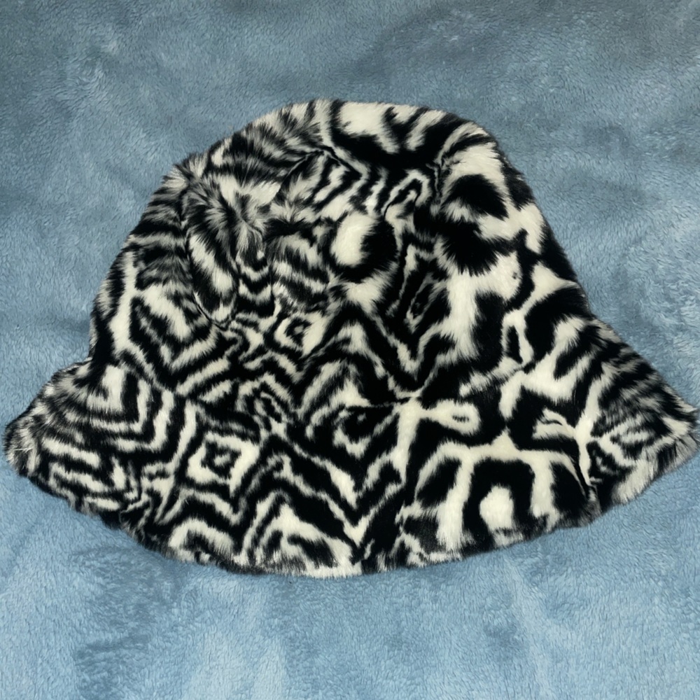 Lita Faux Fur Bucket Hat